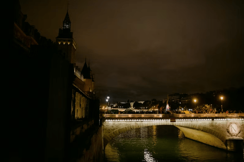 Escort girl Genève Carouge – accompagnatrice dans un quartier convivial”